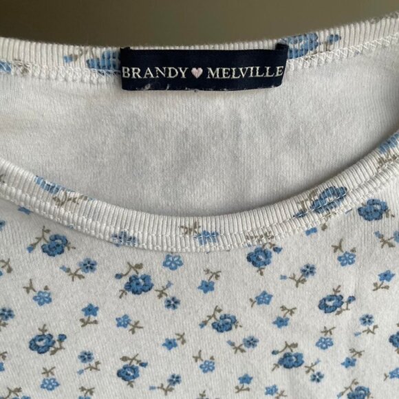 Brandy Melville Floral Crop Top - Picture 3 of 3